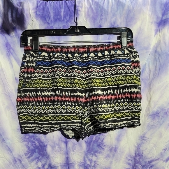 No Boundaries Womens Aztec Design Short Shorts Size Small (3-5) - Picture 1 of 6